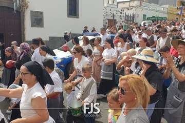  La chiquillería se purifica contra la pandemia en Lomo Magullo/Francisco Javier Santana.